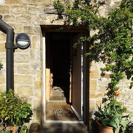 Shed End, In 18Th Century Lothersdale Mill Bd20 8En Extérieur photo