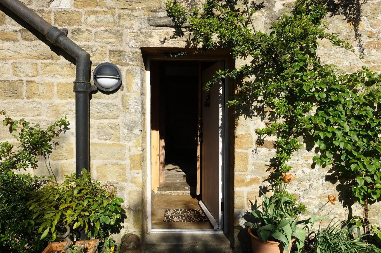 Shed End, In 18Th Century Lothersdale Mill Bd20 8En Extérieur photo